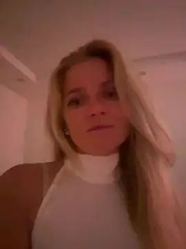 AlisonXCristal online show from July 31, 2026, 10:18 pm