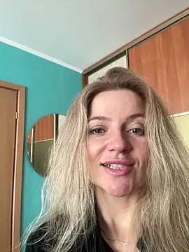 AlisonXCristal online show from April 14, 2026, 9:25 am