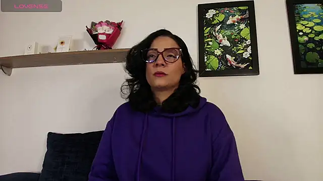 Snapshot of Elliee_ chatting on March 21, 2026, 4:11 pm Elliee online show from March 21, 2026, 4:11 pm