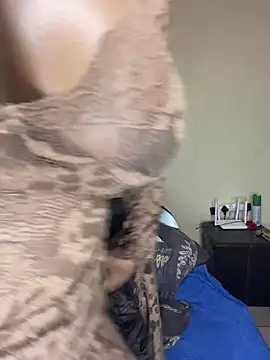 Snapshot of DarkBerry87 chatting on March 4, 2026, 7:43 pm DarkBerry87 online show from March 4, 2026, 7:43 pm