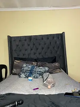 Snapshot of DarkBerry87 chatting on April 8, 2026, 1:51 am DarkBerry87 online show from April 8, 2026, 1:51 am