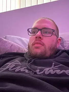 Snapshot of Comfortable_Bite chatting on October 30, 2025, 9:11 pm Comfortable Bite online show from October 30, 2025, 9:11 pm