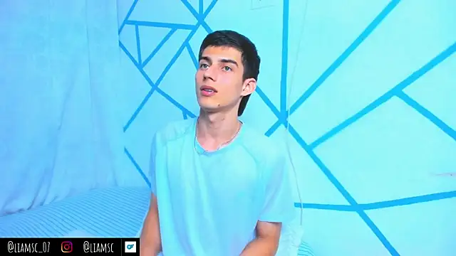 Snapshot of liam_scott77 chatting on October 17, 2025, 8:21 pm liam scott77 online show from October 17, 2025, 8:21 pm