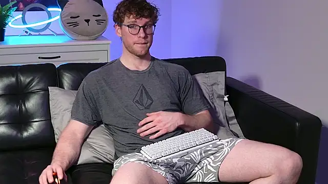 BlueEyedTallGuy94 online show from November 11, 2025, 3:01 am