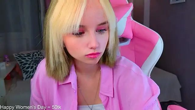 b4by LoL1 online show from March 8, 2026, 3:26 pm