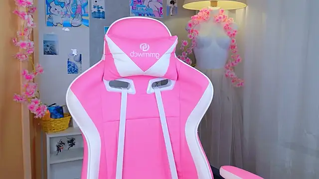 b4by LoL1 online show from May 10, 2026, 3:14 pm
