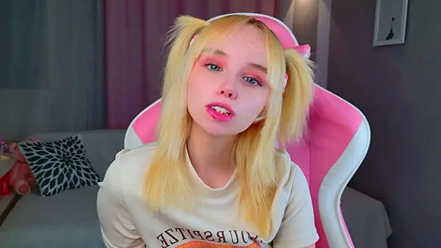 b4by LoL1 online show from March 5, 2026, 2:13 pm