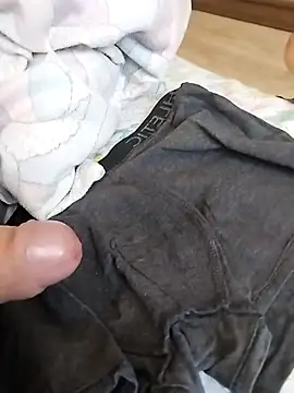 Snapshot of Grig1982 chatting on November 4, 2025, 6:50 am Grig1982 online show from November 4, 2025, 6:50 am