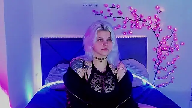 JoannLowe online show from May 14, 2026, 7:33 pm