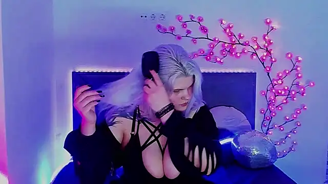 JoannLowe online show from March 19, 2026, 9:04 pm