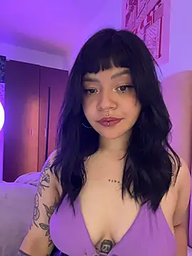 Ashley Chriss online show from December 18, 2025, 7:02 am