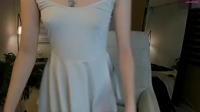 Catyloves online show from April 15, 2026, 9:48 pm