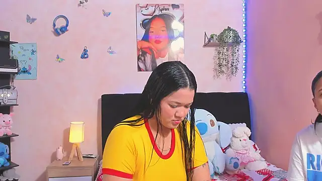 Snapshot of sara_mendez2 chatting on June 20, 2026, 12:37 am sara mendez2 online show from June 20, 2026, 12:37 am