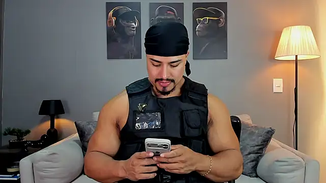 ApoloMakris online show from October 30, 2025, 10:17 pm