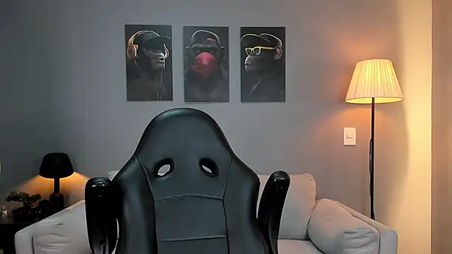 ApoloMakris online show from November 20, 2025, 5:13 pm