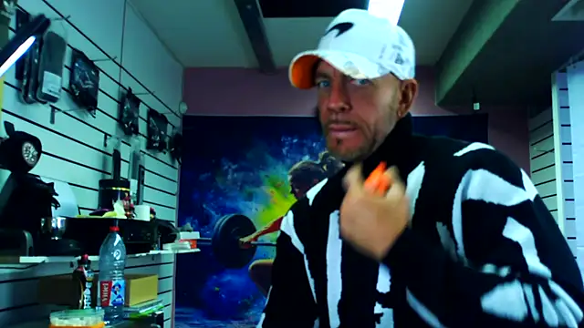 fabxxl online show from January 13, 2026, 9:13 am