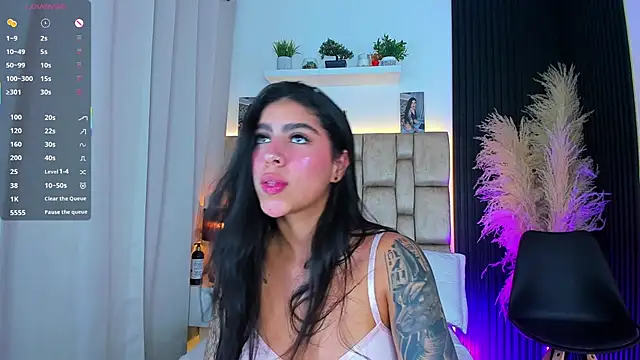 little sophie18 online show from May 23, 2026, 7:57 pm