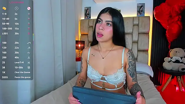 little sophie18 online show from February 17, 2026, 8:06 pm