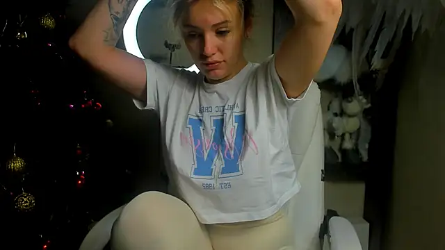 foxy blond online show from December 19, 2025, 12:36 am