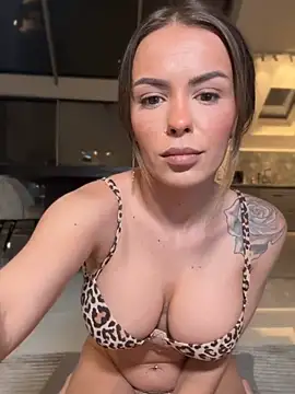 Snapshot of HotBella- chatting on February 6, 2026, 7:43 pm HotBella- online show from February 6, 2026, 7:43 pm