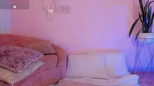 Lucy Vega online show from November 20, 2025, 4:02 am