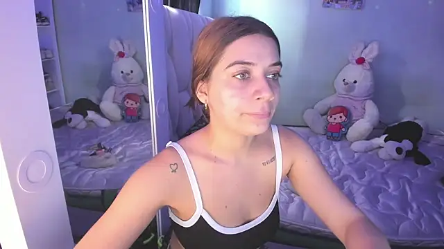 KittyKlum online show from December 18, 2025, 4:44 pm