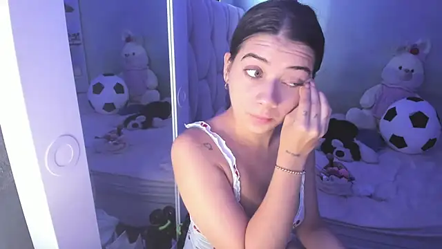 KittyKlum online show from November 7, 2025, 4:33 pm