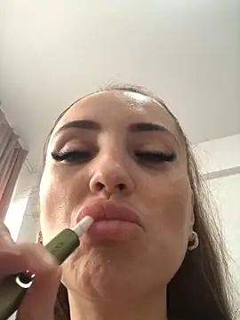 Snapshot of madonnaaaa chatting on February 23, 2026, 9:10 am madonnaaaa online show from February 23, 2026, 9:10 am