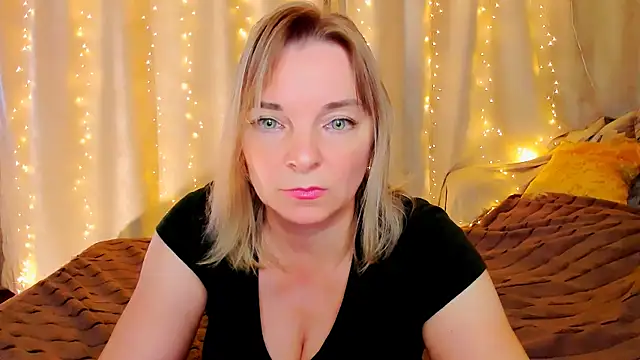 Regina  blue online show from October 28, 2025, 3:55 pm