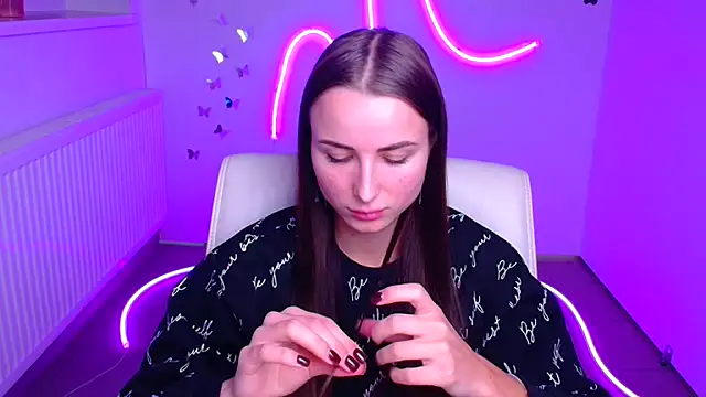 Eva Janee online show from December 1, 2025, 12:28 pm