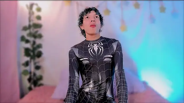 Im Alejo online show from October 31, 2025, 2:52 am