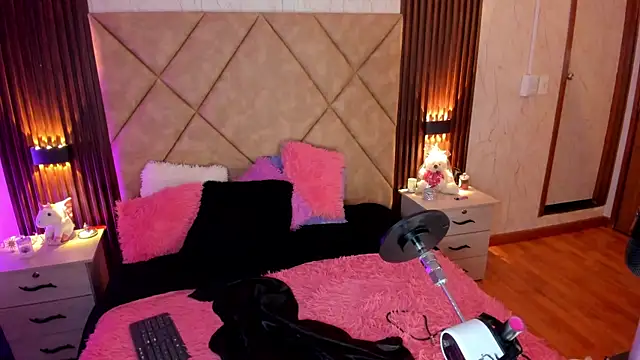 SummersAngel online show from December 17, 2025, 2:44 pm