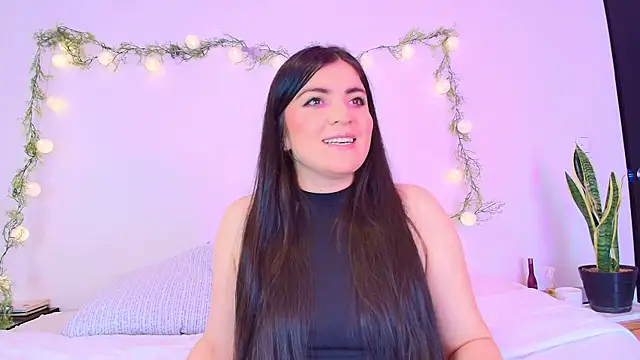 Amara vega online show from April 7, 2026, 4:42 pm