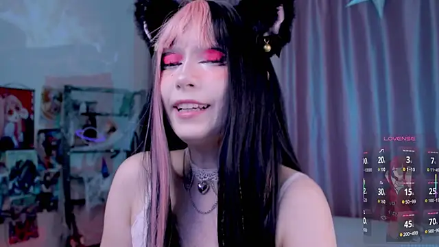 Snapshot of Carolina_Leep chatting on October 18, 2025, 1:24 pm Carolina Leep online show from October 18, 2025, 1:24 pm