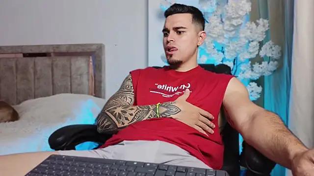 Snapshot of Axel_Big_cock chatting on July 29, 2026, 10:42 pm Axel Big cock online show from July 29, 2026, 10:42 pm