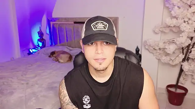 Snapshot of Axel_Big_cock chatting on June 27, 2026, 2:39 am Axel Big cock online show from June 27, 2026, 2:39 am