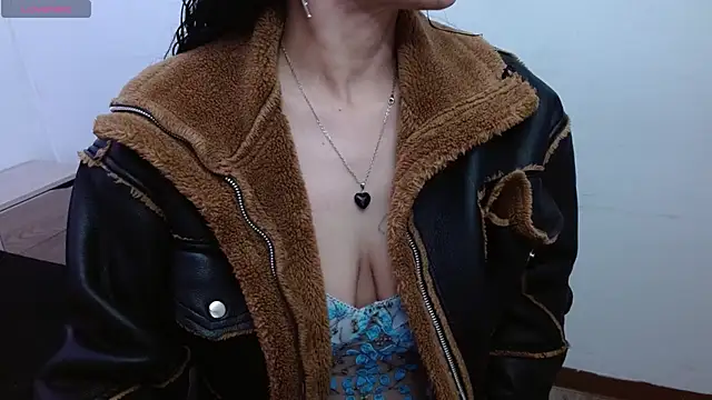 AlexandraJones  online show from October 31, 2025, 7:32 pm