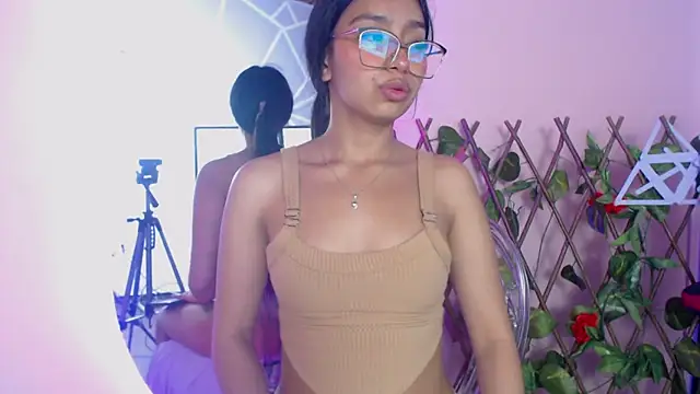 Stefanygp online show from March 21, 2025, 4:07 pm