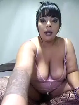 indianstormxo  online show from June 4, 2026, 3:49 pm