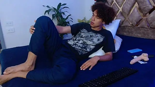 Snapshot of nickolas_moon chatting on December 30, 2024, 11:38 pm nickolas moon online show from December 30, 2024, 11:38 pm