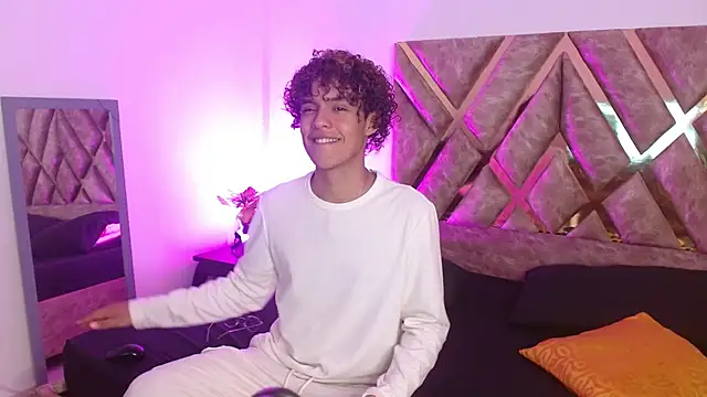 Snapshot of nickolas_moon chatting on March 19, 2025, 7:49 pm nickolas moon online show from March 19, 2025, 7:49 pm