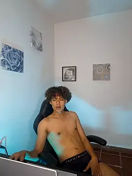 Snapshot of nickolas_moon chatting on December 26, 2024, 12:46 am nickolas moon online show from December 26, 2024, 12:46 am