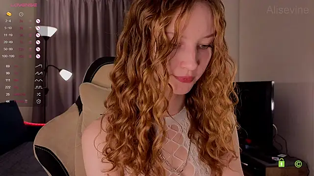 Snapshot of AliseVine chatting on September 20, 2025, 6:35 pm AliseVine online show from September 20, 2025, 6:35 pm