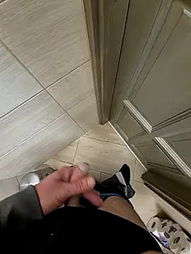 kisbiro77777 online show from September 30, 2025, 9:59 am