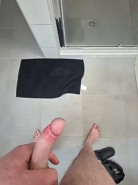 kisbiro77777 online show from April 20, 2026, 4:41 pm