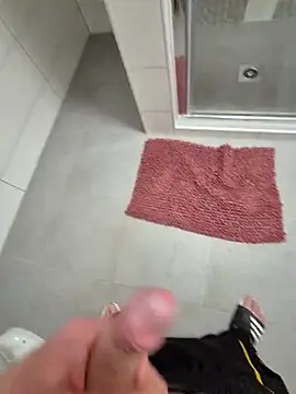 kisbiro77777 online show from April 24, 2026, 8:33 pm