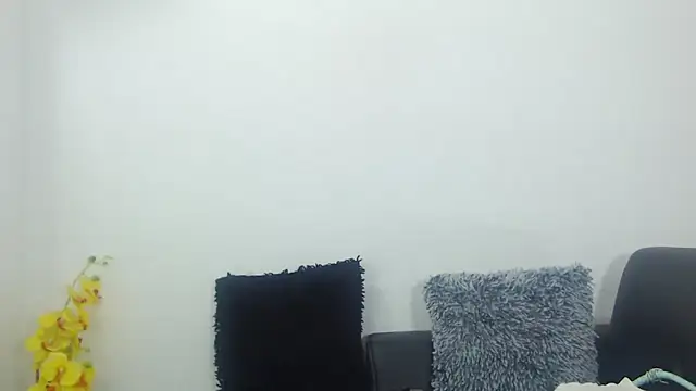 Snapshot of RenataBrown chatting on April 8, 2026, 6:59 am RenataBrown online show from April 8, 2026, 6:59 am