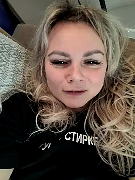 candy queeen online show from April 12, 2026, 5:05 pm