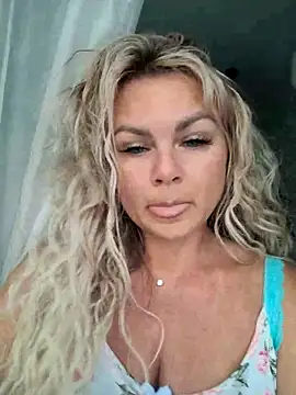 candy queeen online show from March 19, 2025, 3:20 am