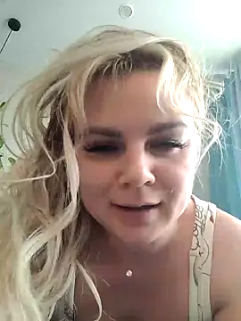 candy queeen online show from February 26, 2025, 4:52 am